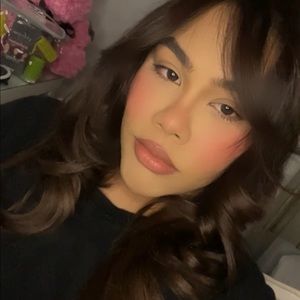 Meet your posher, Alanis